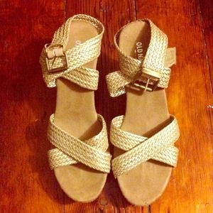 pair of Old Navy Size 10 Wedges