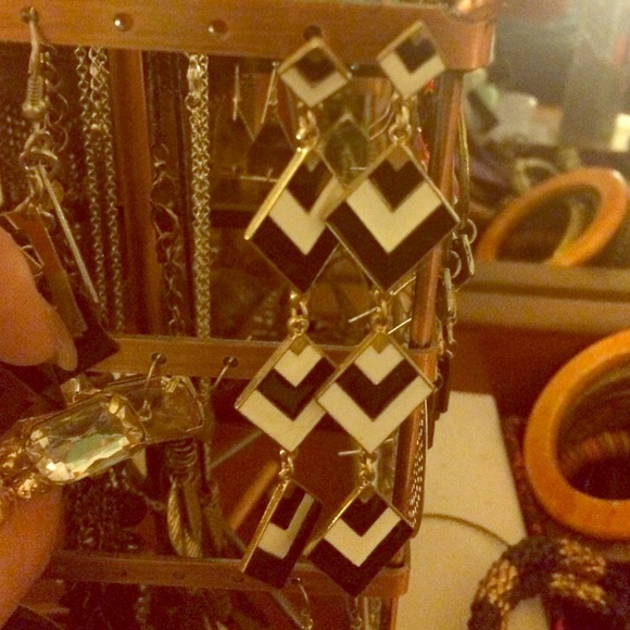 B & W Chevron Earrings
