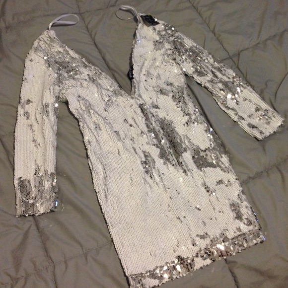 Nasty Gal Deep V sequins dress!