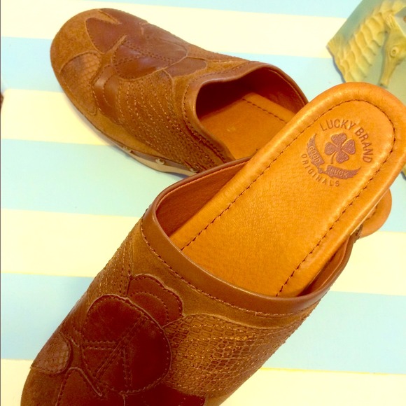 Lucky brand clogs