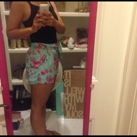 Flowy shorts - Picture 2 of 3