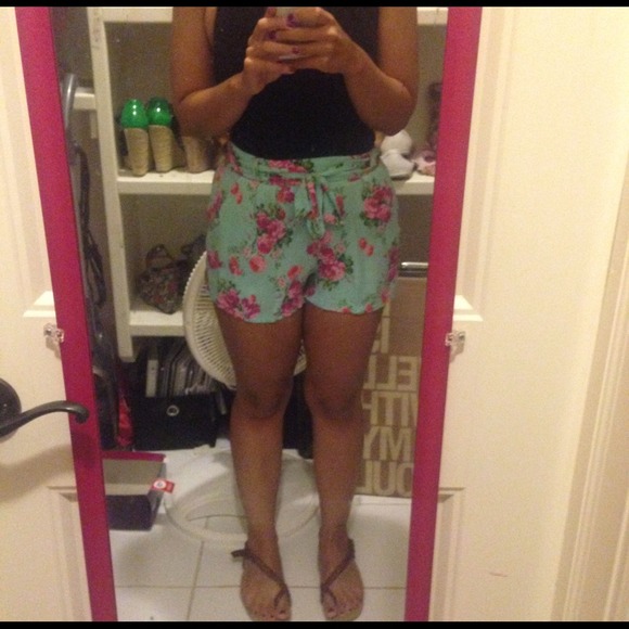 Flowy shorts - Picture 3 of 3