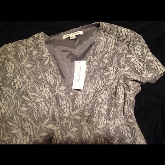Beautiful Banana Republic Top - Picture 3 of 4
