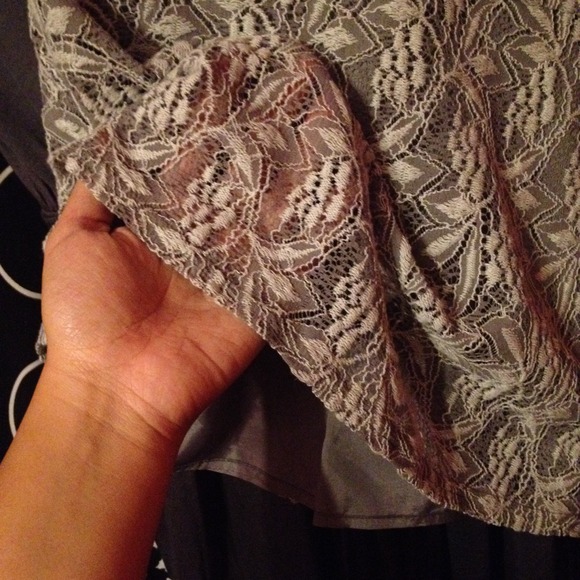 Beautiful Banana Republic Top - Picture 4 of 4