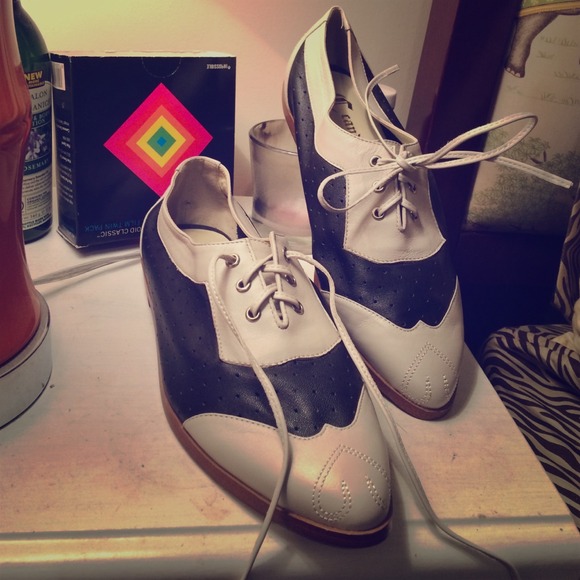 Beautiful Oxford  leather shoes