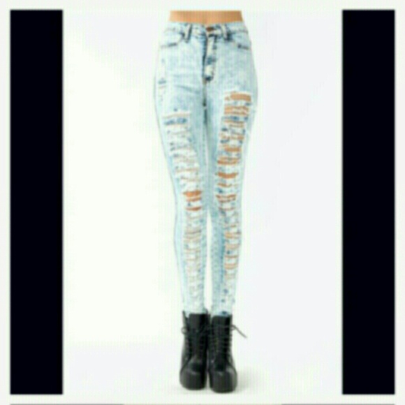 Gorgeous distressed skinny jeans sz 13-made in USA