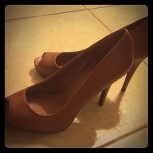 Reduced! Ralph Lauren peeptoe pumps never worn