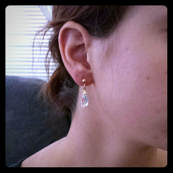 Multicolored dangle pronged earrings