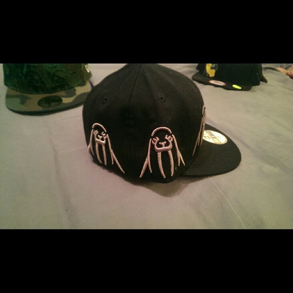 Upper Playground x New Era : Size 7 - Picture 2 of 3