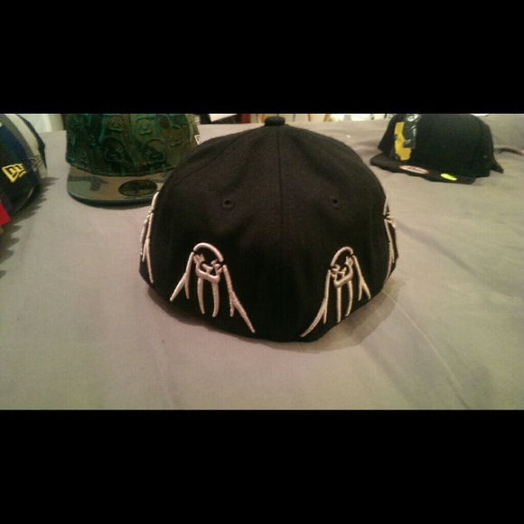 Upper Playground x New Era : Size 7 - Picture 3 of 3