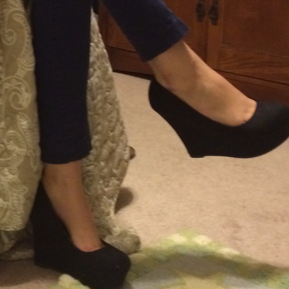 Steve Madden Shoes - Steve Madden Wedges 4inch