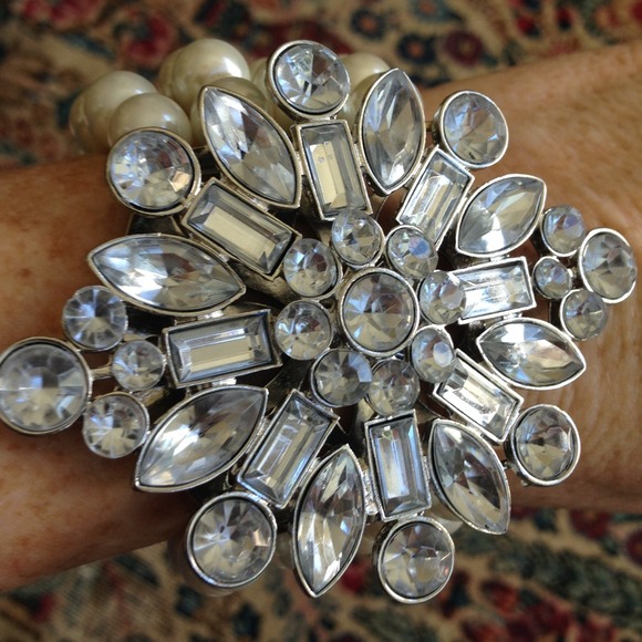 Pearl & Rhinestone Statement Bracelet NWOT - Picture 2 of 4