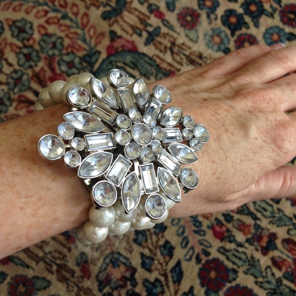 Pearl & Rhinestone Statement Bracelet NWOT - Picture 3 of 4