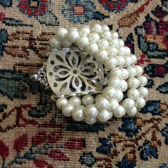 Pearl & Rhinestone Statement Bracelet NWOT - Picture 4 of 4
