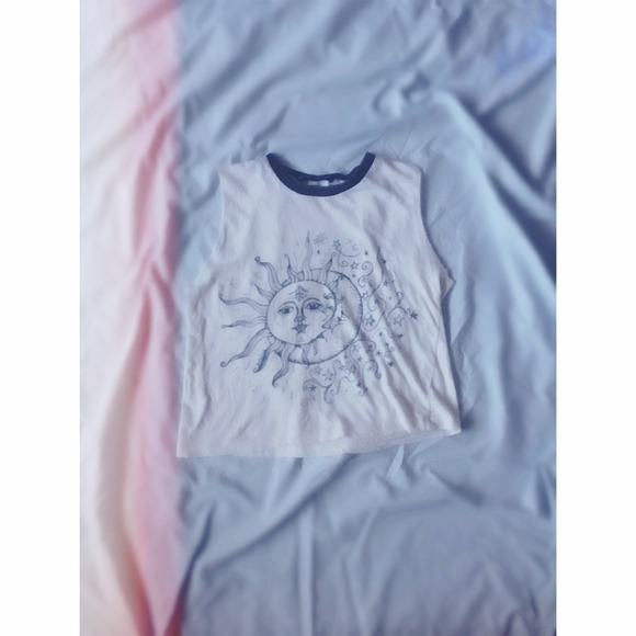 ⛔️SOLD⛔️ Brandy Melville Graphic Crop Top