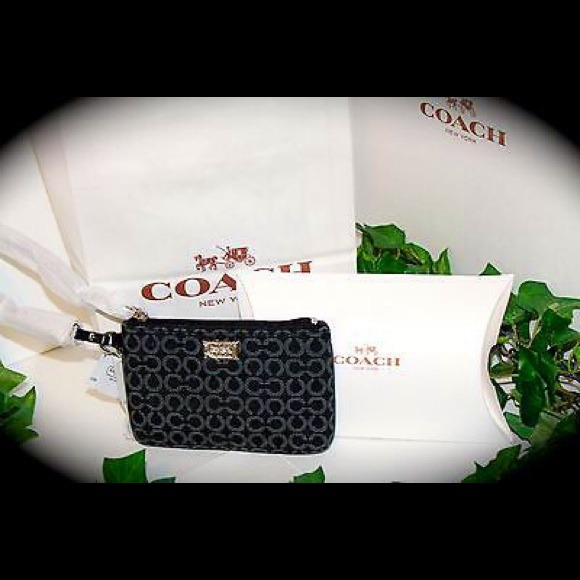 SOLD!! 🚨 SOLD!! 🚨 NWT-AUTHENTIC COACH WRISTLET! - Picture 2 of 4