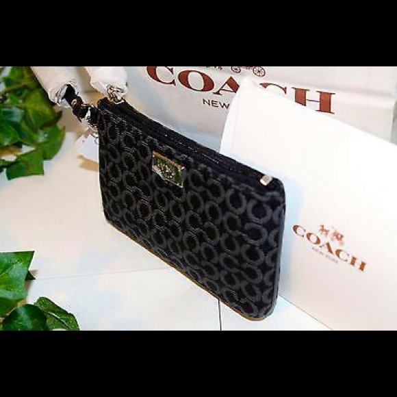 SOLD!! 🚨 SOLD!! 🚨 NWT-AUTHENTIC COACH WRISTLET! - Picture 3 of 4