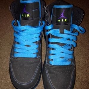 4y High top air Jordans