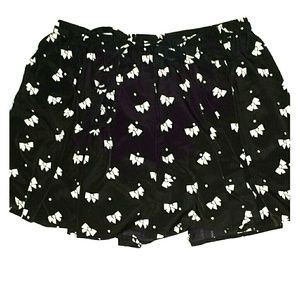 Black Skirt / Bow Pattern
