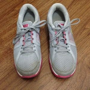 Nike dual fusion tennis shoes