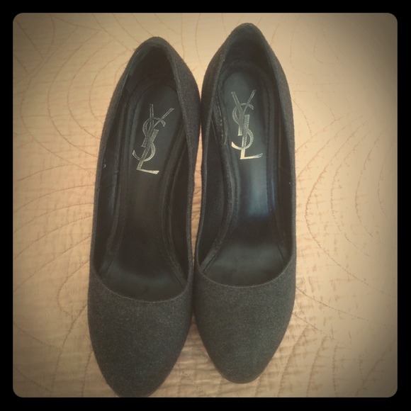YSL Tribute pumps in Gray flannel