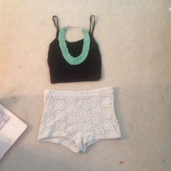 Forever 21 Medium Lace Floral Shorts