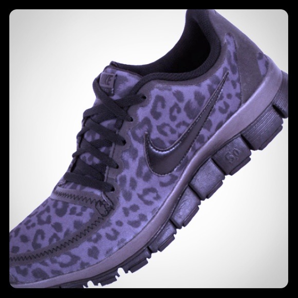 Nike Cheetah Free Runs Sz 8 (barely worn!)