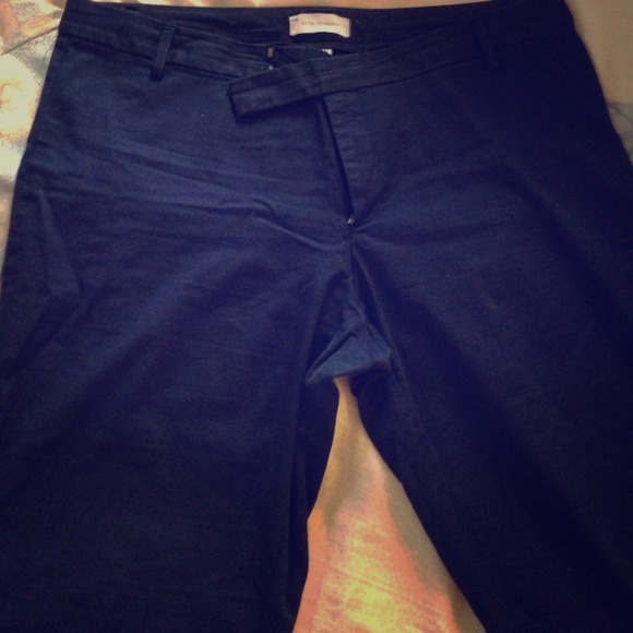 Black cropped Gap pants