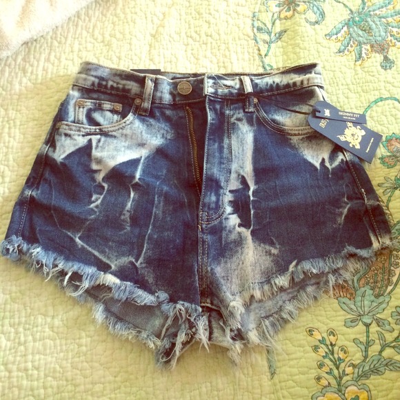 Denim high wasted shorts never worn