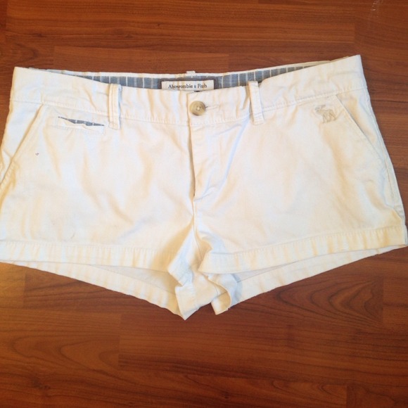Abercrombie & Fitch White Shorts (4)