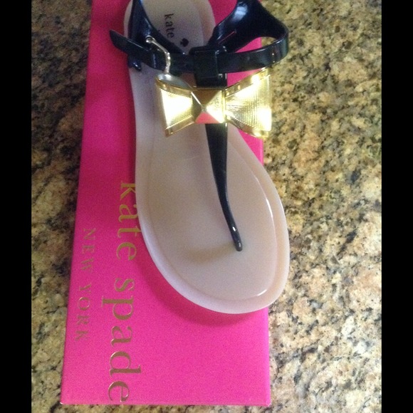 SOLD !!!!!! Kate spade jelly FAB  SZ 7color Black
