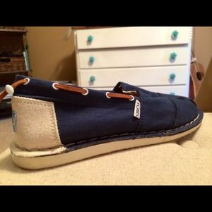 Size 9 TOMS shoes. Worn once.