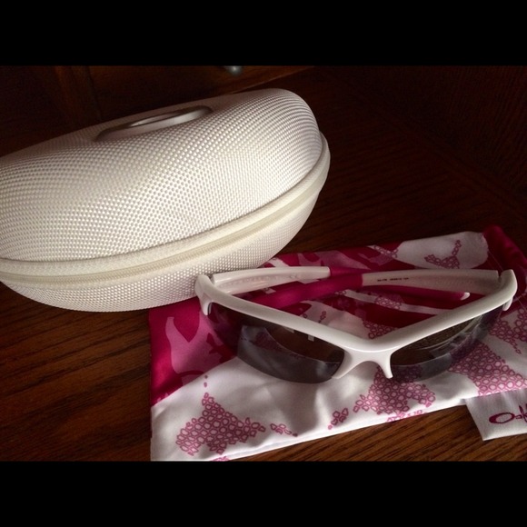 ✳️SOLD✳️ Breast Cancer Awareness Oakley Sunglasses - Picture 4 of 4