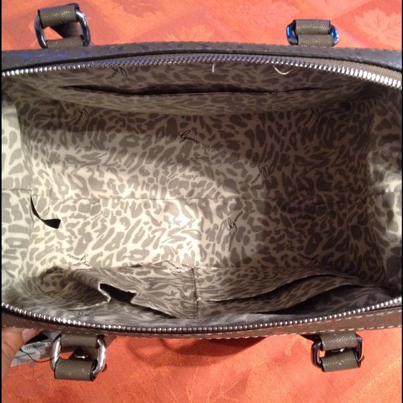 ---SOLD---Guess Maricruz Satchel Handbag - Picture 2 of 3