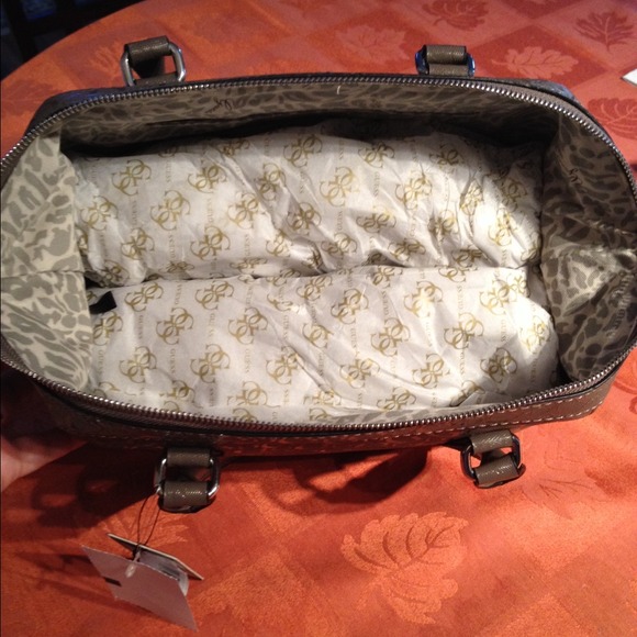 ---SOLD---Guess Maricruz Satchel Handbag - Picture 3 of 3