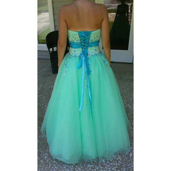 Formal/Prom Dress - Picture 4 of 4