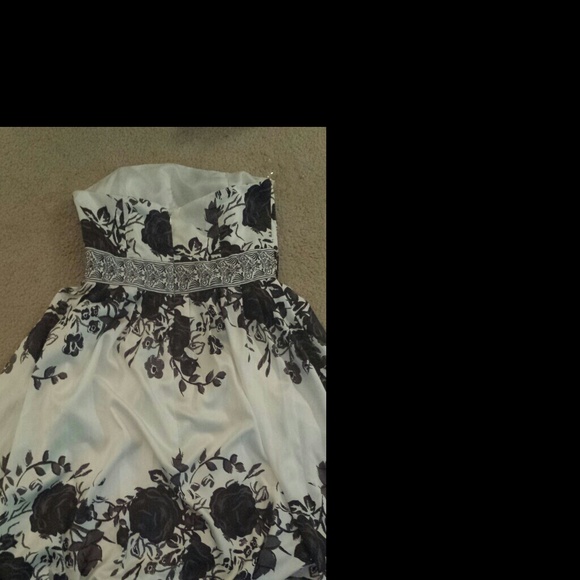 Beautiful satin strapless bubble bottom dress - Picture 1 of 2