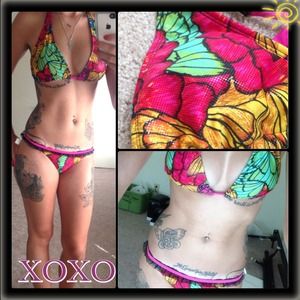 ⚡️ NWOT 🌸 Colorful flower design swim suit