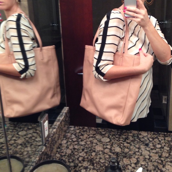 🚫SOLD🚫BCBGeneration tote bag - Picture 3 of 4