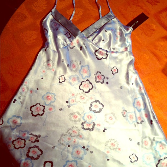 ---SOLD---Jones New York Nightie - Picture 1 of 1