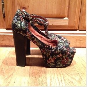 ❤️HOLD❤️Jeffrey Campbell Tapestry Foxys