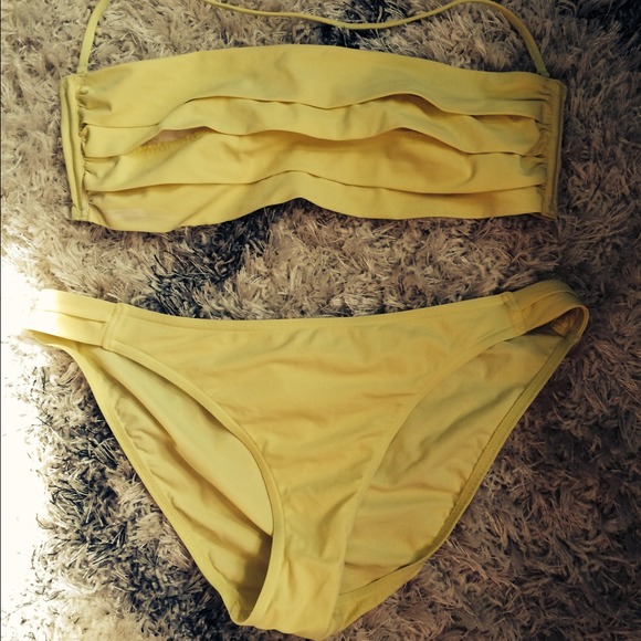 Light yellow bikini set
