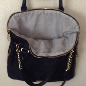 Steve Madden purse very nice opens on the side