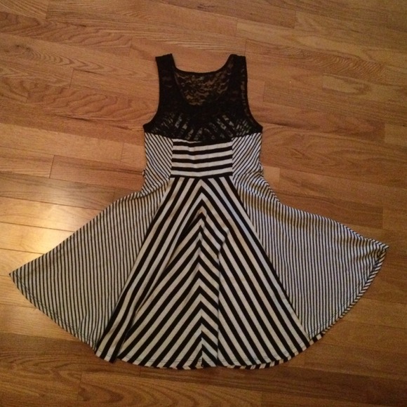 Just ginger lightweight striped dress - Picture 2 of 3