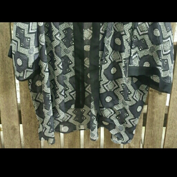 Patterned kimono - Picture 2 of 2
