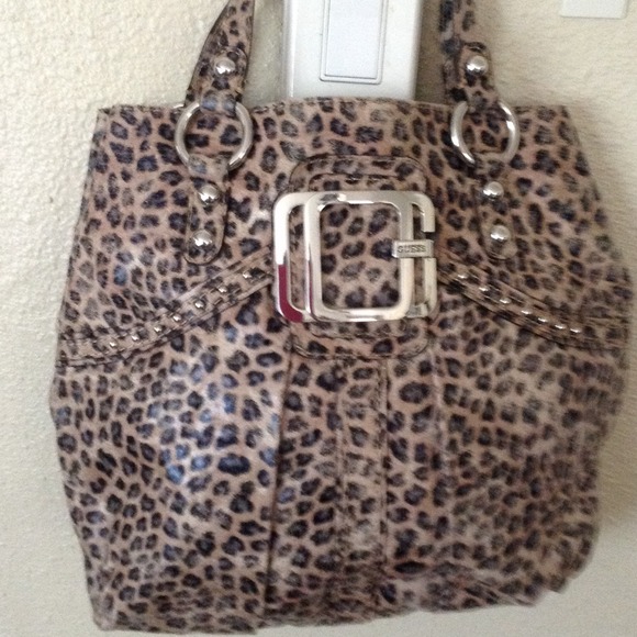 Guess purse very nice one use only