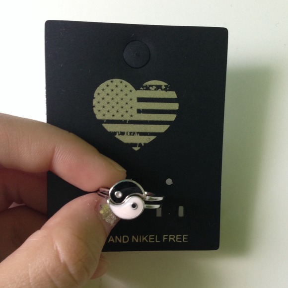 Brandy Melville Ying Yang Rings