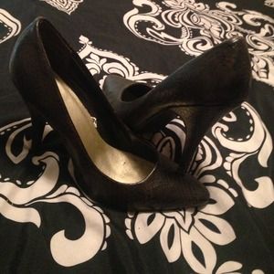 Pointed toe heels