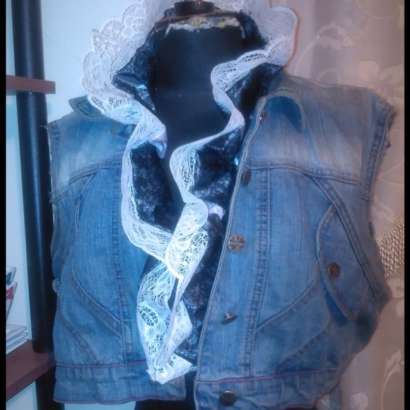 Lace feathered scarf
