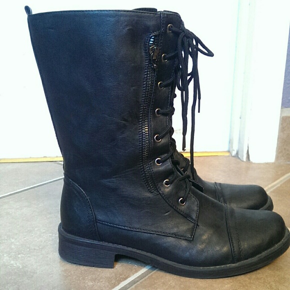 Mid-calf Black Boots